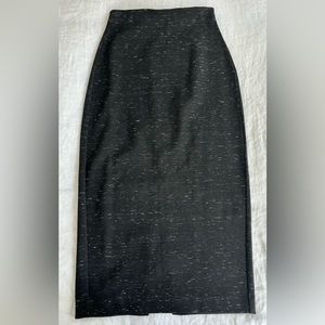 Aritzia Babaton stretch pencil midi skirt.